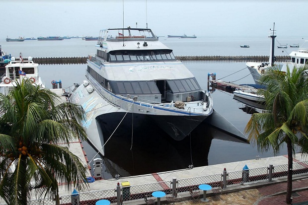 Yacth Mewah Penyusur Kepulauan Seribu
