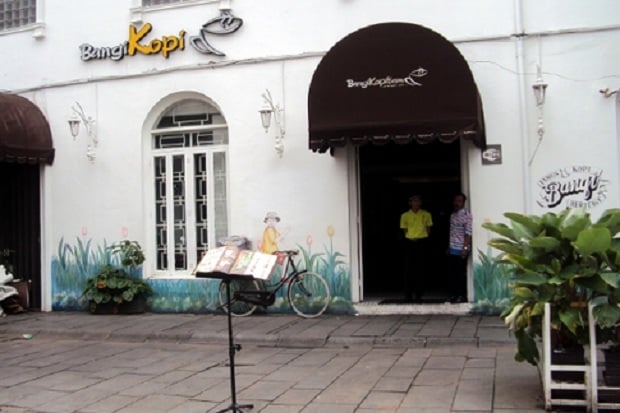 Menikmati Santai di Kafe Bergaya Kolonial Kota Tua