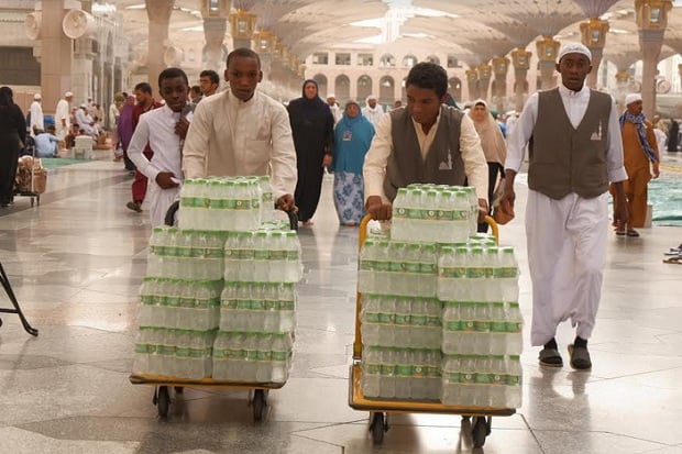 Yuk, Intip Suasana Berbuka Puasa di Masjid Nabawi