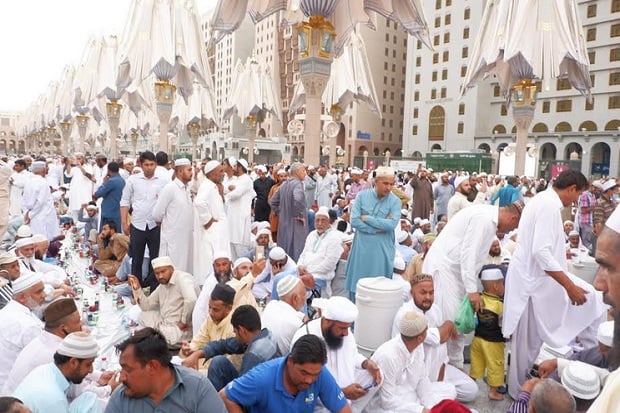 Yuk, Intip Suasana Berbuka Puasa di Masjid Nabawi