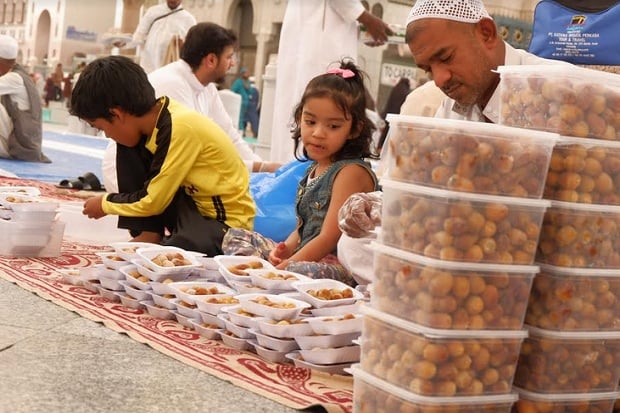 Yuk, Intip Suasana Berbuka Puasa di Masjid Nabawi