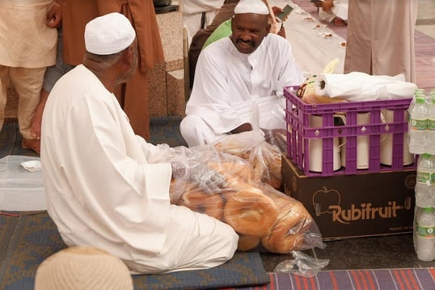 Yuk, Intip Suasana Berbuka Puasa di Masjid Nabawi