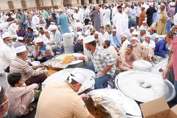 Yuk, Intip Suasana Berbuka Puasa di Masjid Nabawi