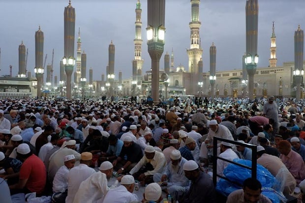 Yuk, Intip Suasana Berbuka Puasa di Masjid Nabawi