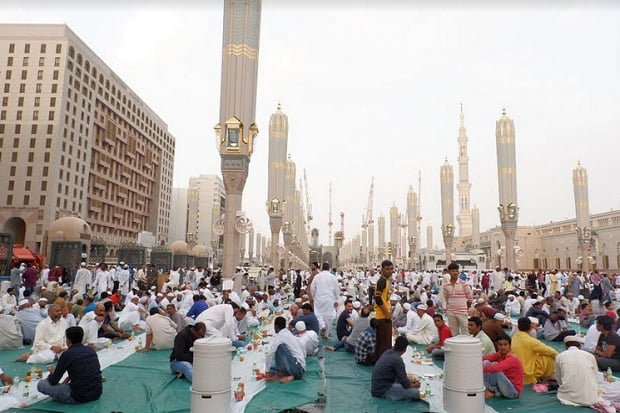 Yuk, Intip Suasana Berbuka Puasa di Masjid Nabawi