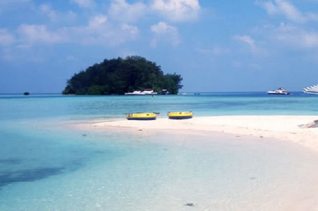 5 Pantai Sekitar Jakarta yang Cocok Dikunjungi Saat Liburan
