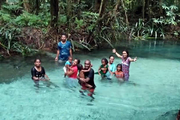 Pesona Wisata Sungai Kali Biru di Raja Ampat