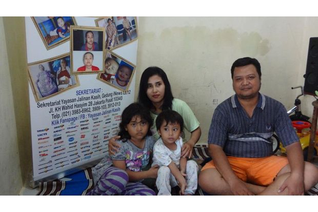 Tim Yayasan Jalinan Kasih Kunjungi Peserta Baksos Hernia