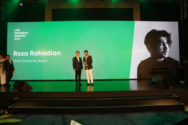 LINE Indonesia Awards Terfavorit: Reza Kalahkan Iqbaal, Agnez Ungguli Raisa