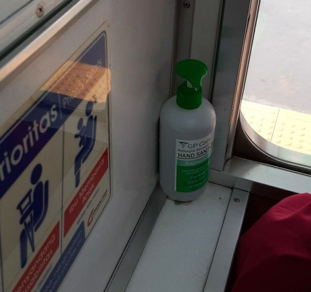 Repotnya Naik KRL Saat Wabah Corona, Sampe Pasang Kuda-Kuda