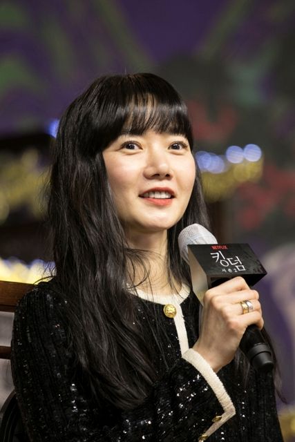 Reaksi Keluarga Pemain Kingdom, Minta Spoiler Sampai Beli TV yang Bisa Putar Netflix