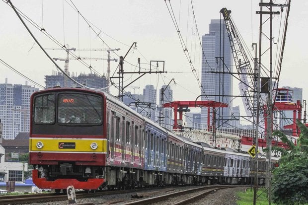Repotnya Naik KRL Saat Wabah Corona, Sampe Pasang Kuda-Kuda