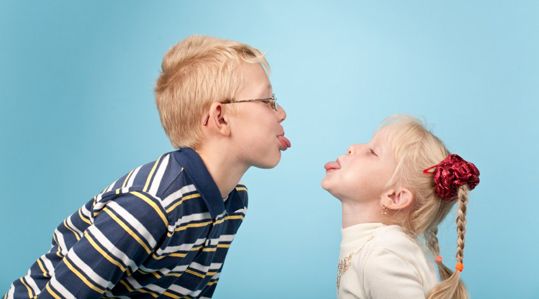 Emotional Contagion: Bukan Cuma Virus, Emosi Juga Bisa Menular!