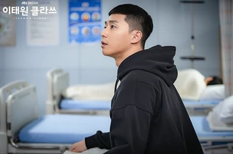 Naksir Gaya Pakaian di Itaewon Class? Ini 7 Merek yang Mereka Pake, BTS juga Pake, Lho!