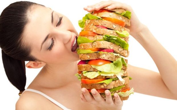 Makan Terus Selama #dirumahaja? Ini Tips Biar Gak Binge Eating