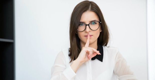 Hanyut Dalam Pusaran Gosip? Ingat 3 Cara Ini untuk Menyudahinya