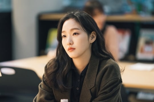 Foto Adegan The King: Eternal Monarch Beredar, Tatapan Lee Min Ho ke Kim Go Eun Bikin Baper