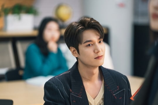 Foto Adegan The King: Eternal Monarch Beredar, Tatapan Lee Min Ho ke Kim Go Eun Bikin Baper
