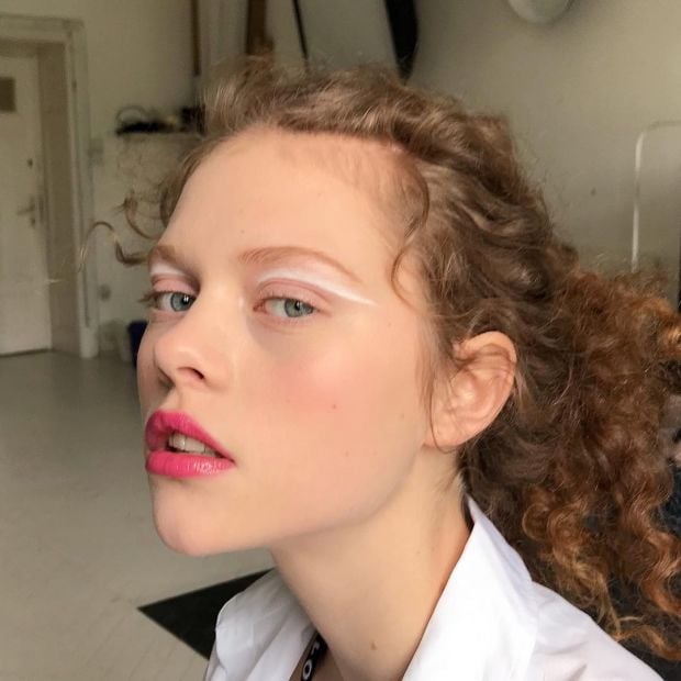 Ayo Bereksperimen! Coba 5 Cara Pakai Eyeliner Putih Ini