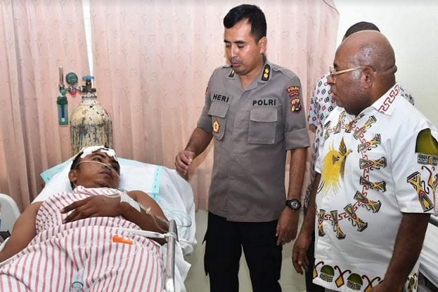 Personel Brimob Diserang Pendemo, Pangdam-Gubernur Papua Besuk di RS