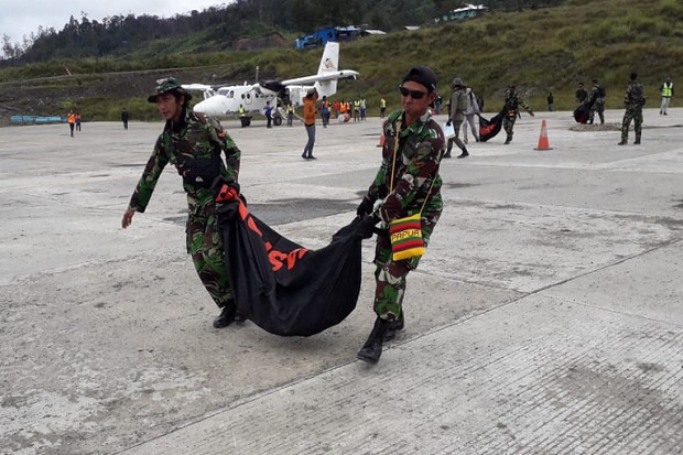 4 Korban Jatuhnya Pesawat Twin Otter Dievakuasi