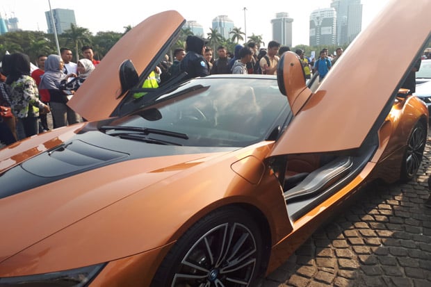 Jajal Mobil Listrik, Anies Konvoi Mobil Mewah bersama Pebalap Sean Gelael