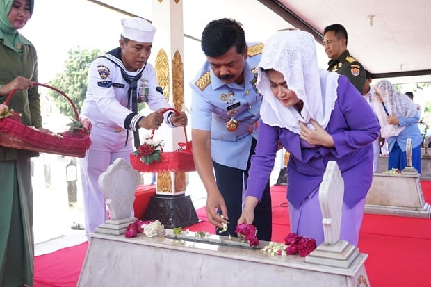 Panglima TNI Ziarah ke Makam Panglima Besar Jenderal Soedirman
