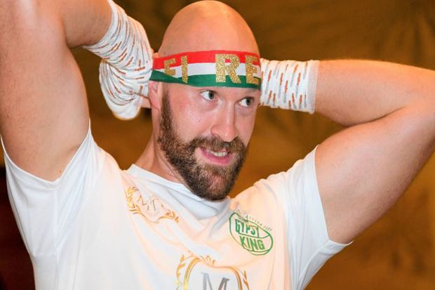 Heboh, Fury Berlatih Pakai Topeng Pegulat Meksiko Lucha Libre