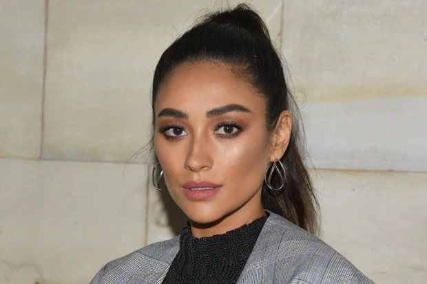10 Selebritas Hollywood yang Sangat Gemar Minum Kopi