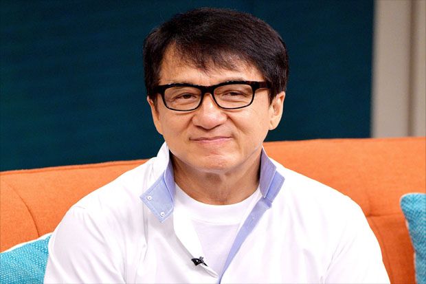 10 Selebritas Hollywood yang Sangat Gemar Minum Kopi