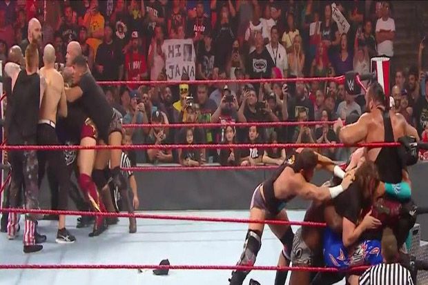 Geger, Tyson Fury Adu Jotos vs Petarung SmackDown di Ring