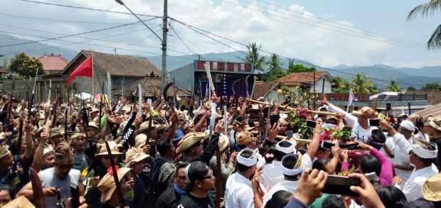 Meboros, Krama Desa Busungbiu Berburu Kidang untuk Pujawali