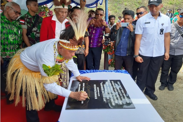 Sapa Masyarakat 7 Wilayah Adat Papua, Menhan Diangkat Jadi Anak Suku Tabi