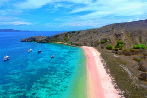 5 Pantai untuk Pasangan Bulan Madu