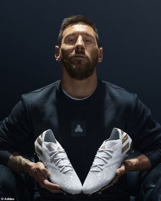 Penampakan NEMEZIZ 19+, Sepatu Spesial Messi Memperingati 15 Tahun Debut di Barca