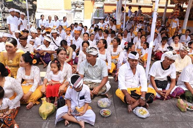 Bupati Suwirta Kukuhkan Awig-awig Desa Adat Sulang