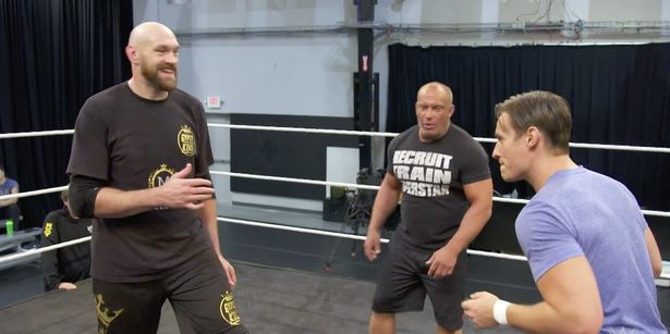 Jelang Duel, Braun Strowman Serang Tyson Fury Saat Latihan