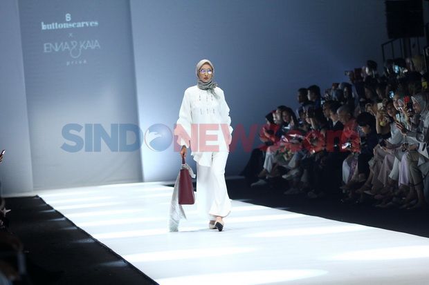 Buttonscarves x Jenna & Kaia Hadirkan Les Amities di JFW 2020