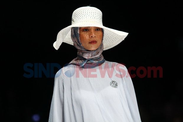 Buttonscarves x Jenna & Kaia Hadirkan Les Amities di JFW 2020