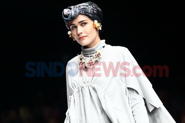 Buttonscarves x Jenna & Kaia Hadirkan Les Amities di JFW 2020