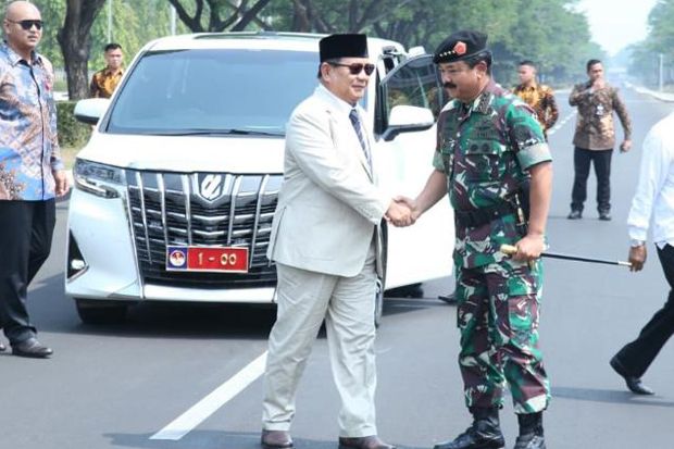Datang dengan Alphard Pribadi, Begini Gaya Prabowo di Mabes TNI
