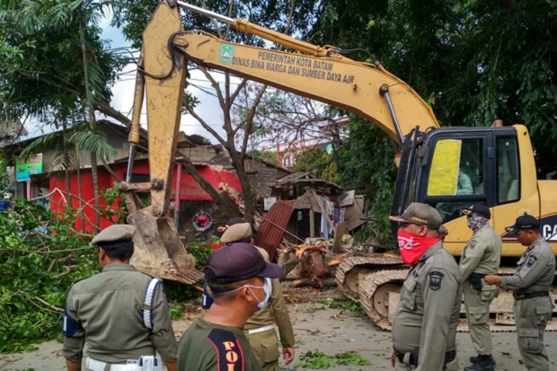 Penggusuran 128 Kios Pedagang di Pasar Induk Jodoh Ricuh