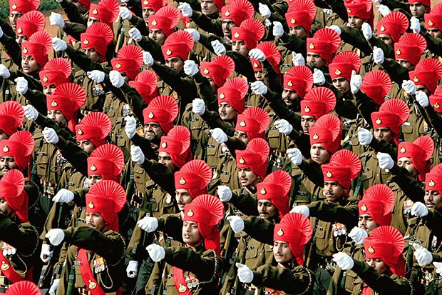 Beragam Seragam Militer Nyentrik dan Ikonik Berbagai Negara