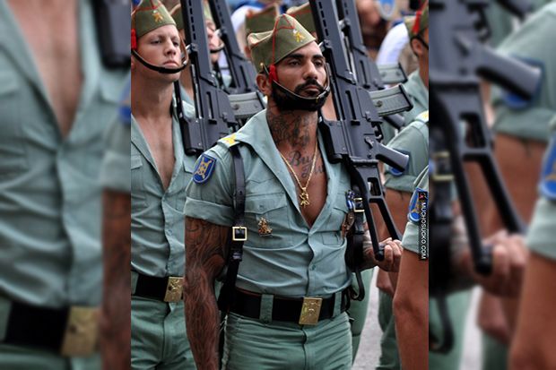 Beragam Seragam Militer Nyentrik dan Ikonik Berbagai Negara