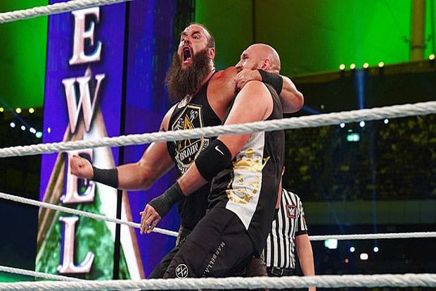 Bogem Maut Tyson Fury Bikin Braun Strowman Terkapar di Luar Ring