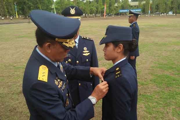 KSAU Lantik 19 Penerbang dan 11 Navigator Militer, Satu di Antaranya Wara