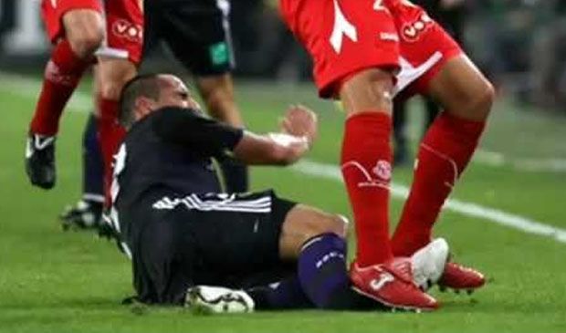 5 Tekel Horor yang Nyaris Menghancurkan Karier Pesepak Bola