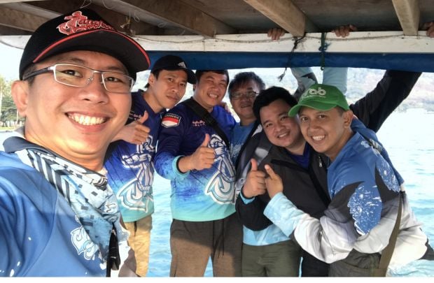 Menikmati Sensasi Memancing di Laut