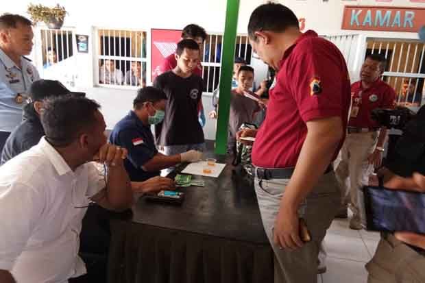 Ditresnarkoba Polda Jateng Razia Napi Rutan Rowobelang Batang