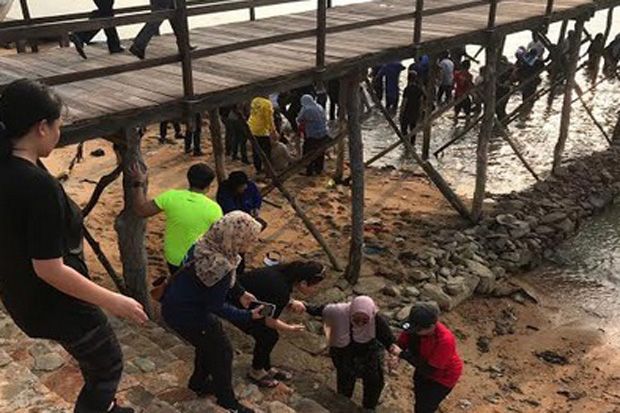 Jembatan Montigo Resort Ambruk Dinaiki 60 Wisman Asal Singapura